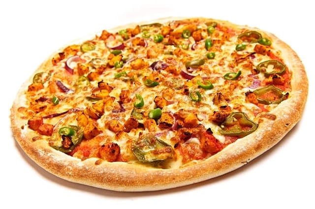 Med-Chicken Tikka Pizza.